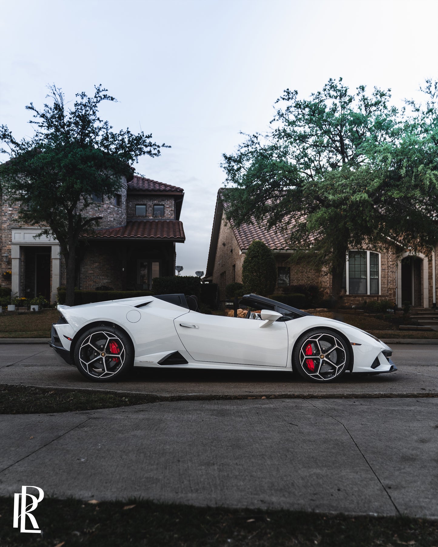 Lamborghini Huracan Evo Spyder - Picton Luxury Rentals