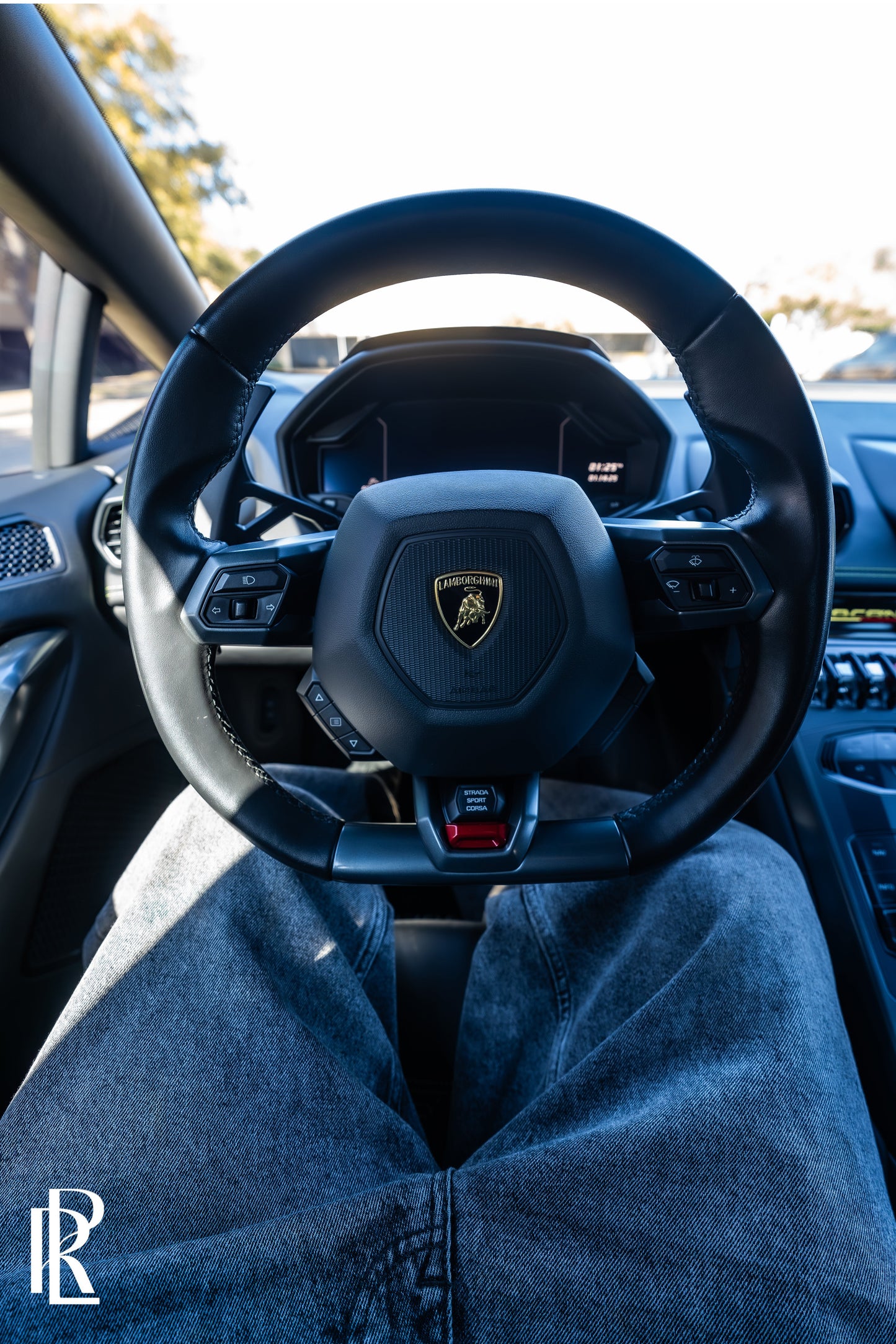 Lamborghini Huracan LP - 580 - Picton Luxury Rentals